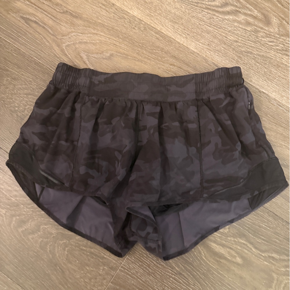 lululemon athletica Hotty Hot 2.” Black Camo Athletic Shorts